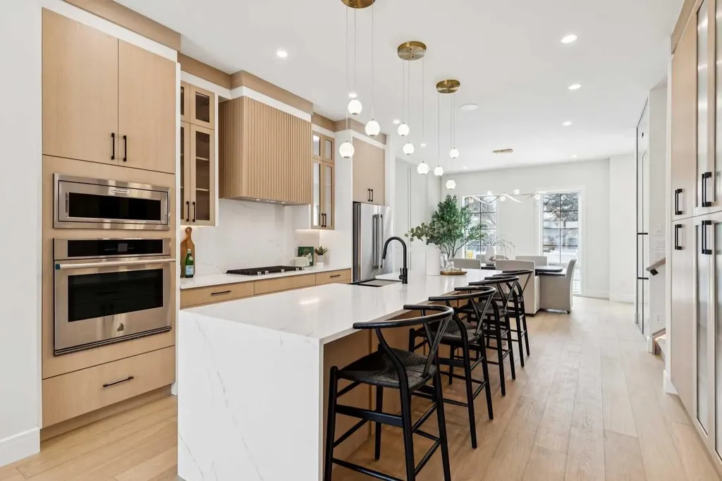2810 38 Street SW Calgary AB T3E3G2