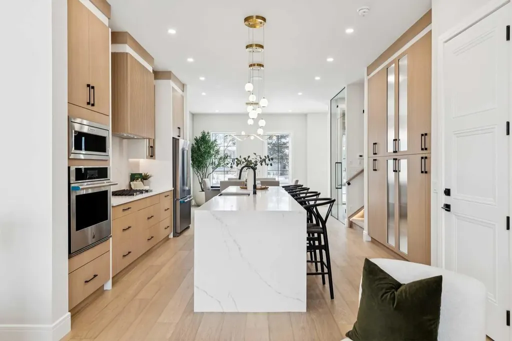 2810 38 Street SW Calgary AB T3E3G2