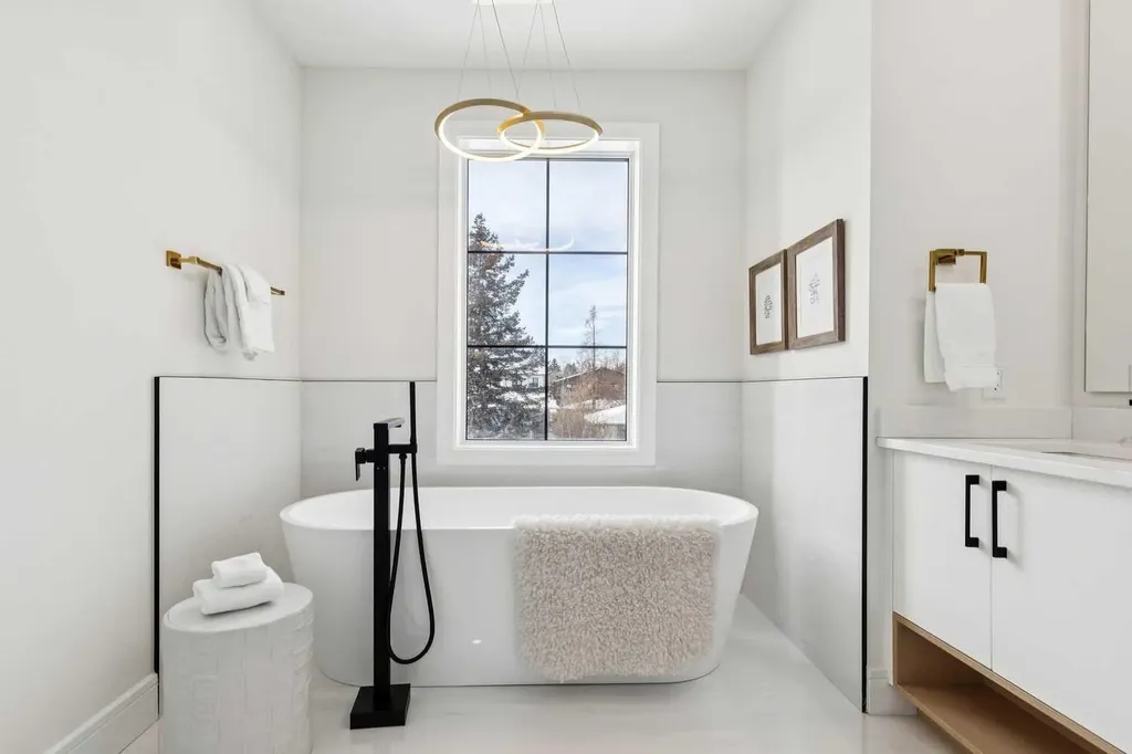 2810 38 Street SW Calgary AB T3E3G2