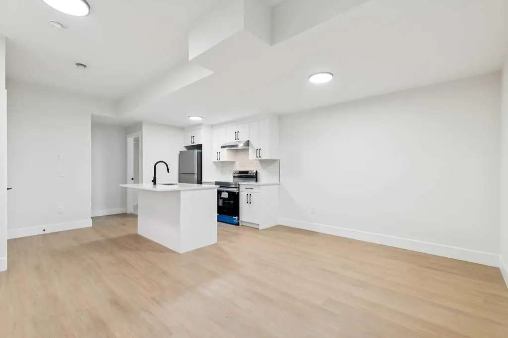 2810 38 Street SW Calgary AB T3E3G2