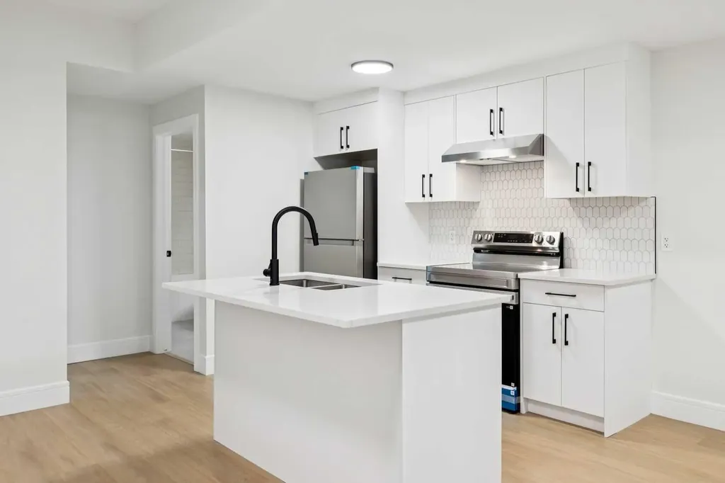 2810 38 Street SW Calgary AB T3E3G2