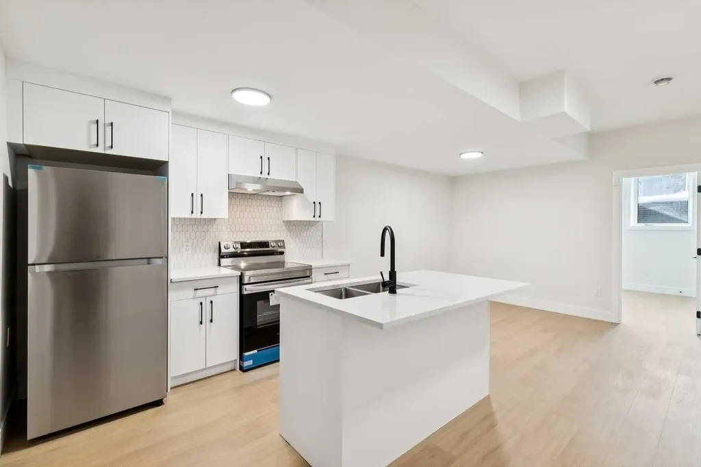2810 38 Street SW Calgary AB T3E3G2