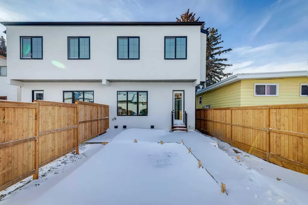 2810 38 Street SW Calgary AB T3E3G2