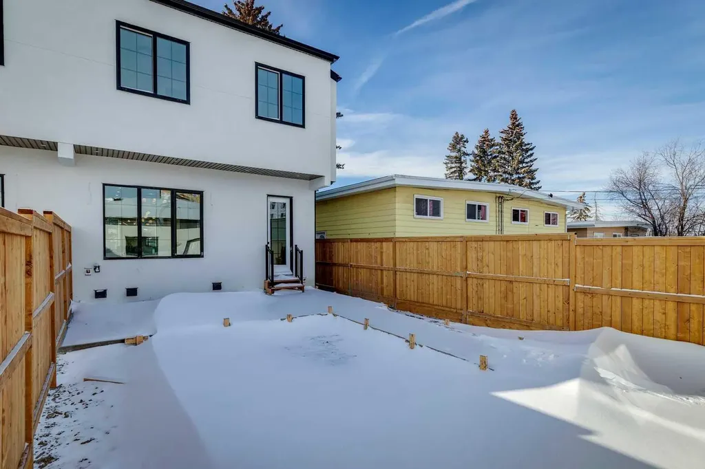 2810 38 Street SW Calgary AB T3E3G2