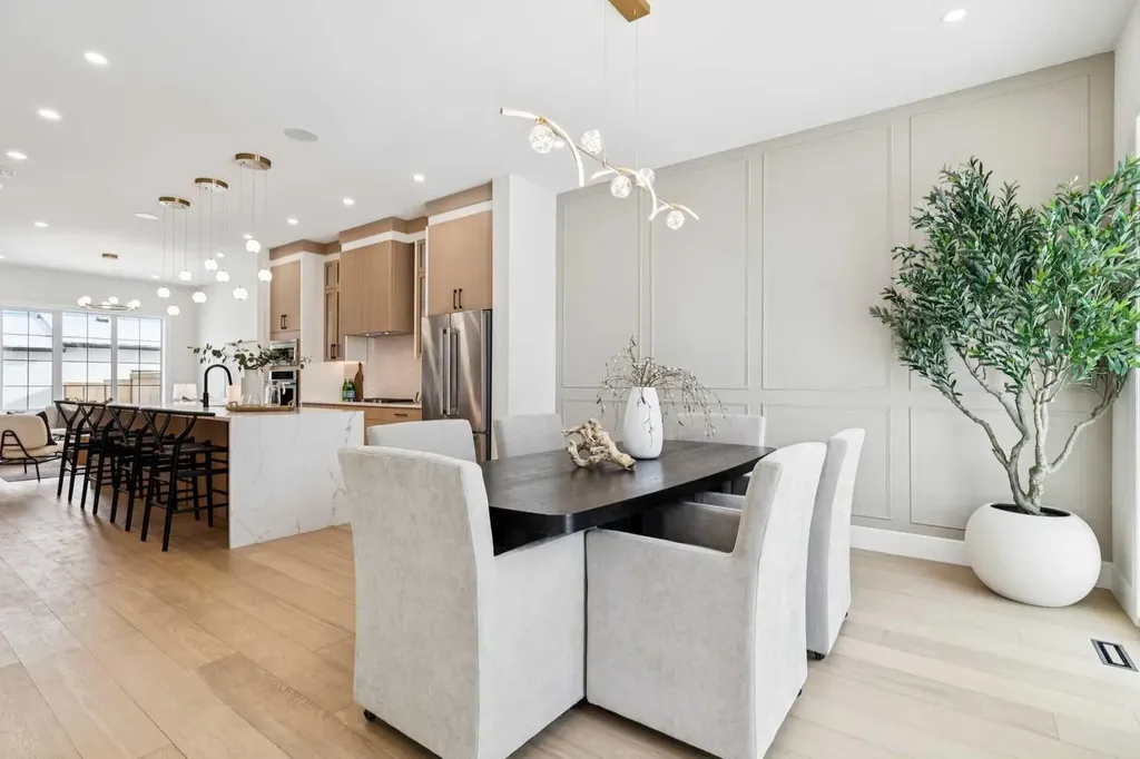 2810 38 Street SW Calgary AB T3E3G2