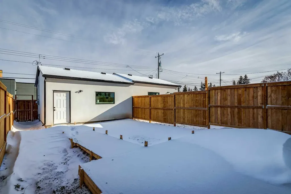 2810 38 Street SW Calgary AB T3E3G2
