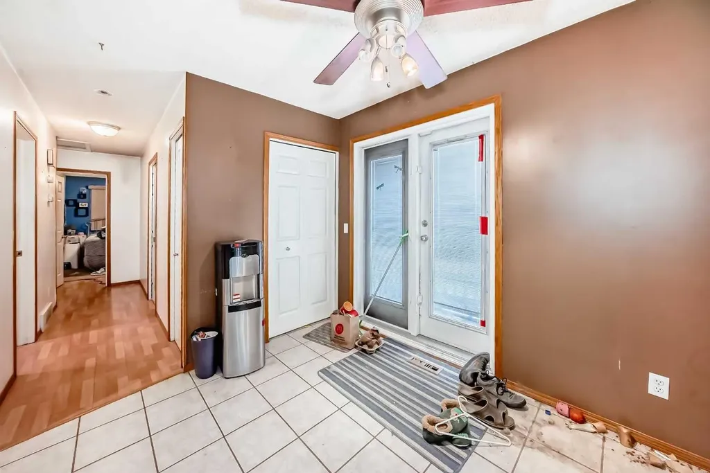 243 Erin Meadow Close Calgary AB T2B 3E6