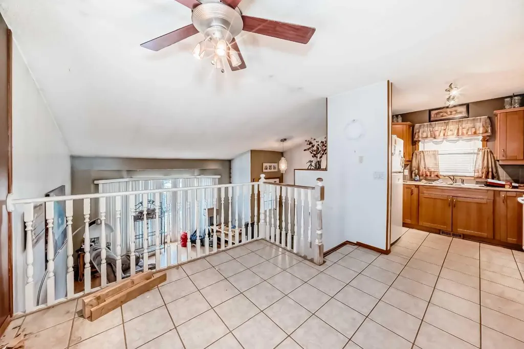 243 Erin Meadow Close Calgary AB T2B 3E6