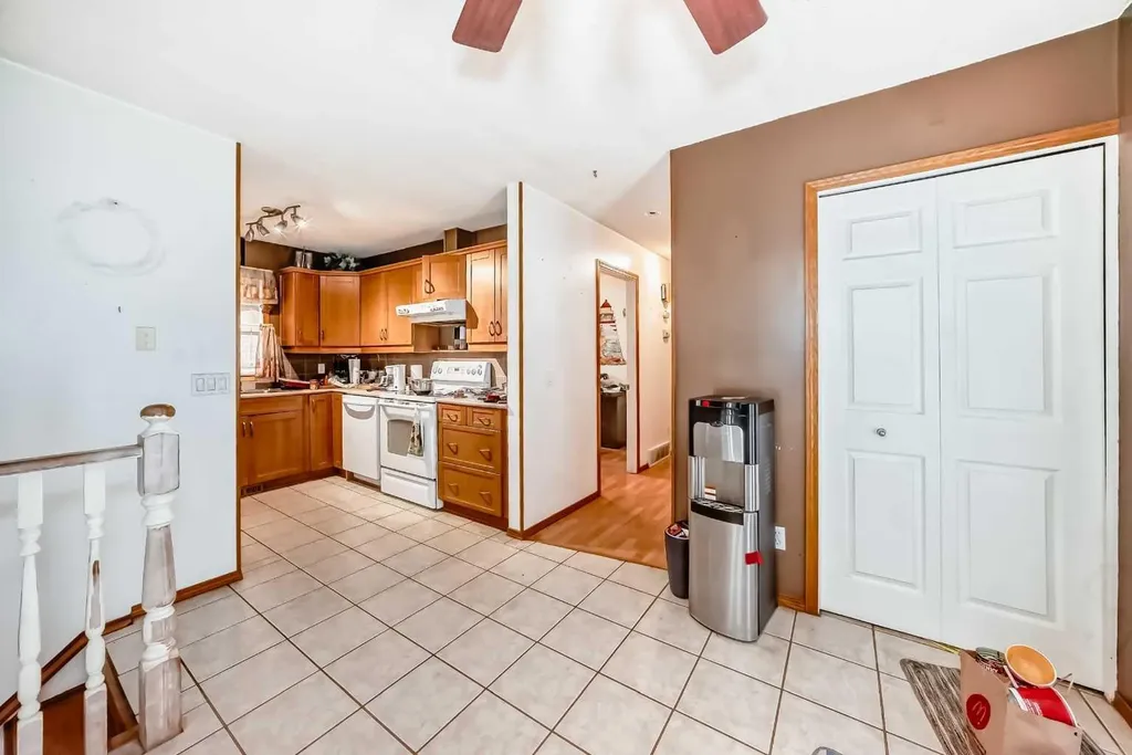 243 Erin Meadow Close Calgary AB T2B 3E6