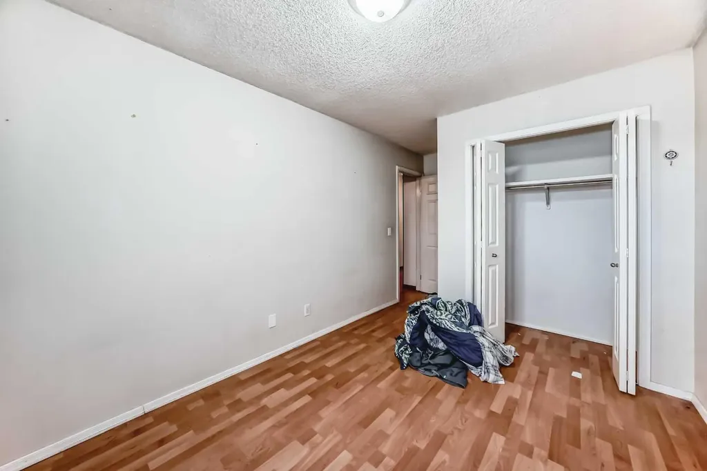 243 Erin Meadow Close Calgary AB T2B 3E6