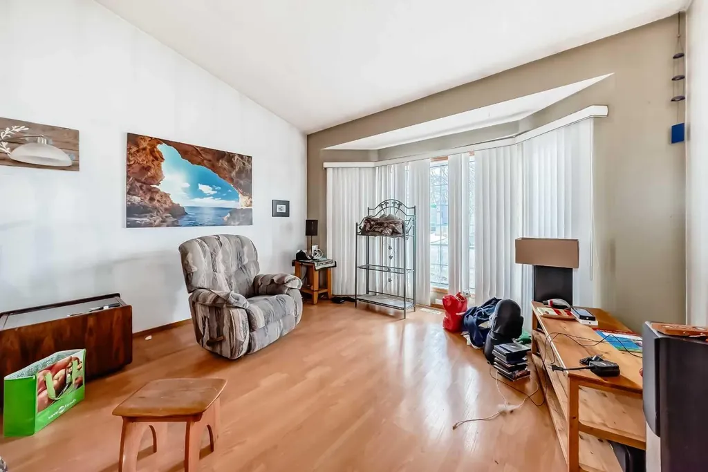 243 Erin Meadow Close Calgary AB T2B 3E6