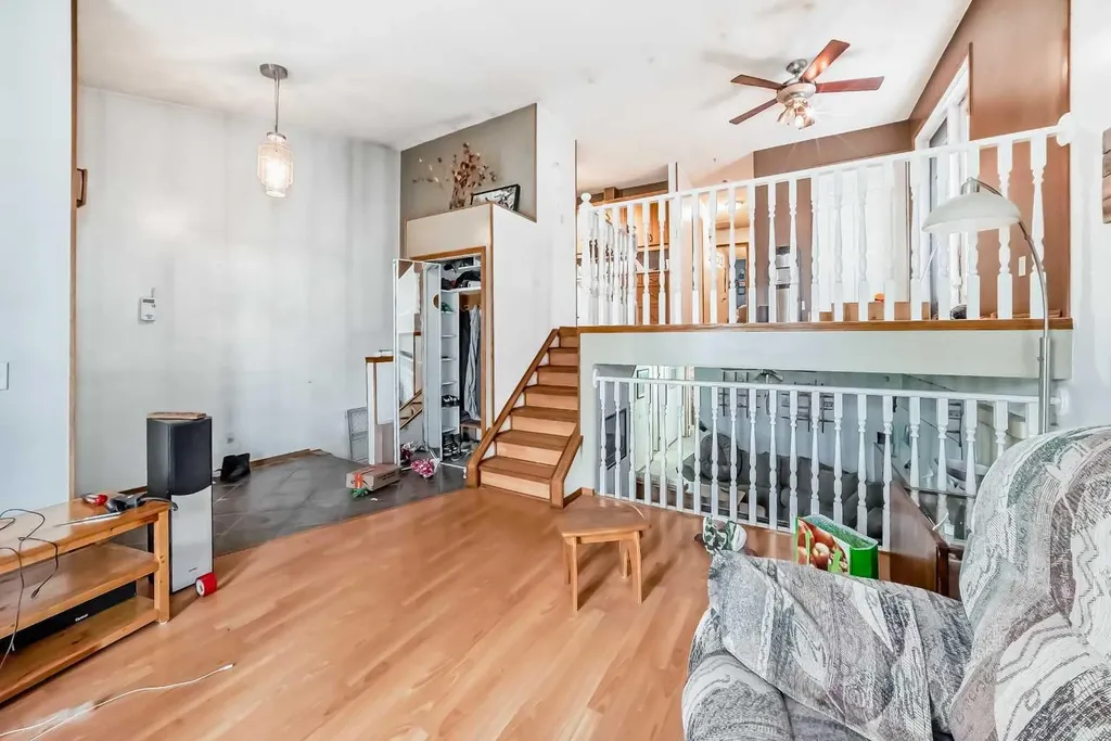 243 Erin Meadow Close Calgary AB T2B 3E6