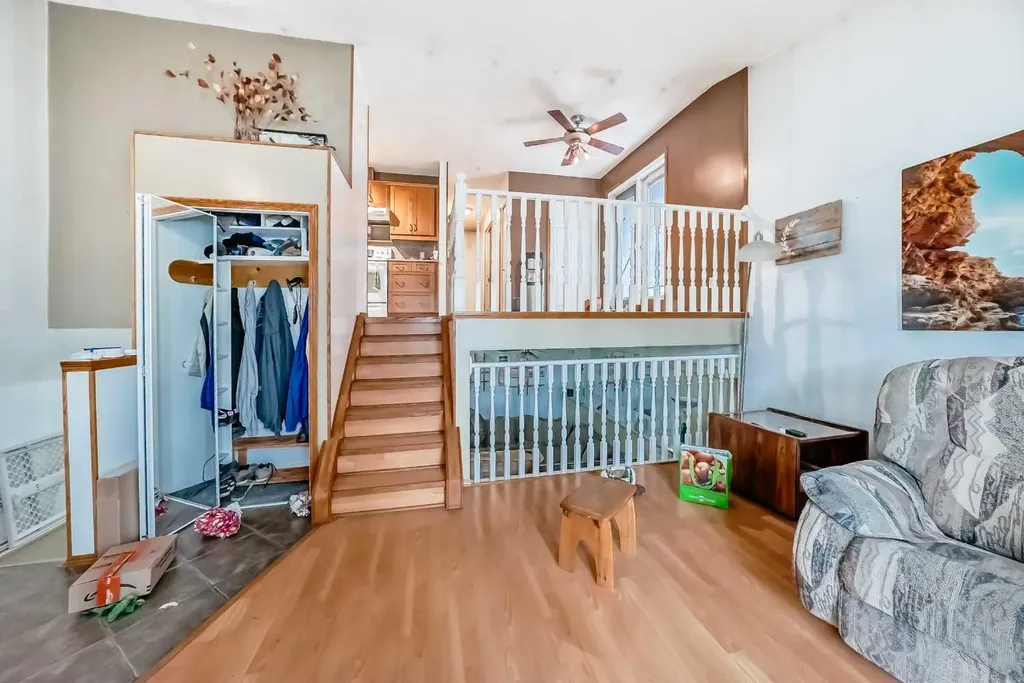 243 Erin Meadow Close Calgary AB T2B 3E6