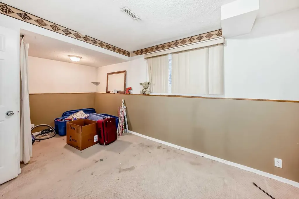 243 Erin Meadow Close Calgary AB T2B 3E6