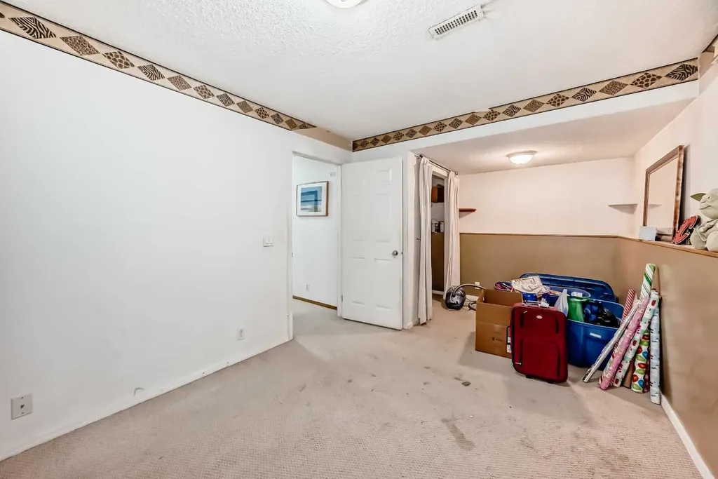 243 Erin Meadow Close Calgary AB T2B 3E6