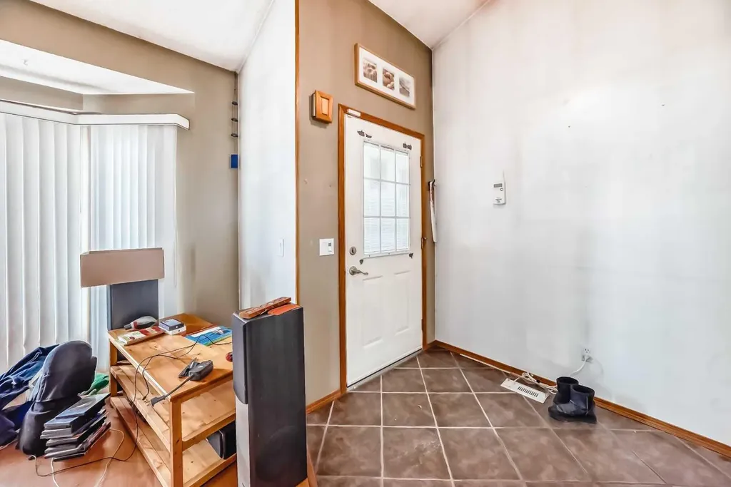 243 Erin Meadow Close Calgary AB T2B 3E6