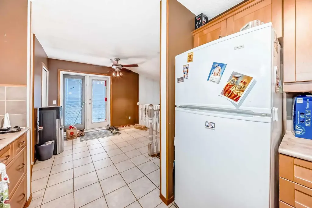 243 Erin Meadow Close Calgary AB T2B 3E6