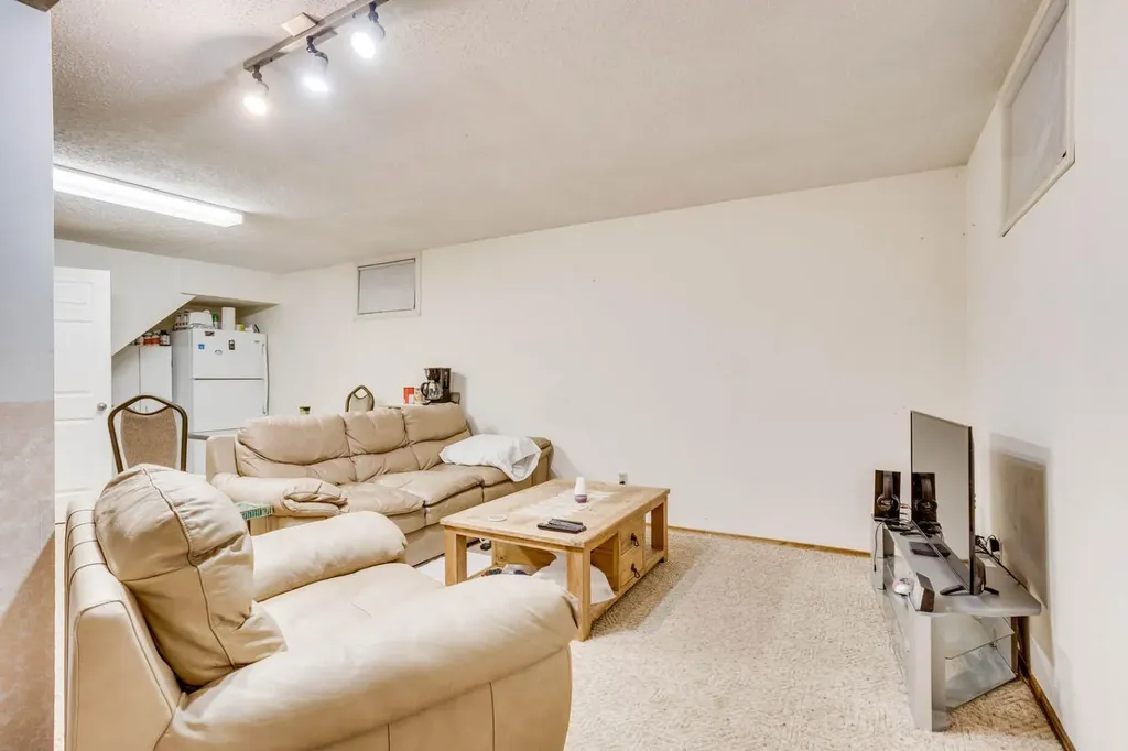 146 Elmore Drive Fort Mcmurray AB T9H 4N9