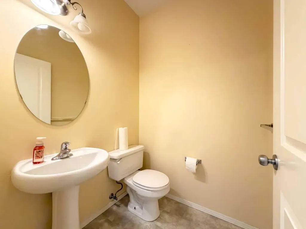 21 Panamount Hill NW Calgary AB T3K5R8