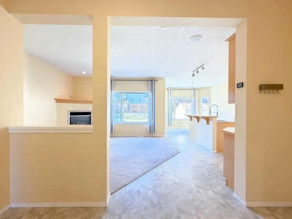 21 Panamount Hill NW Calgary AB T3K5R8