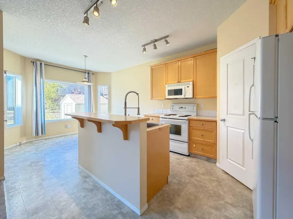 21 Panamount Hill NW Calgary AB T3K5R8