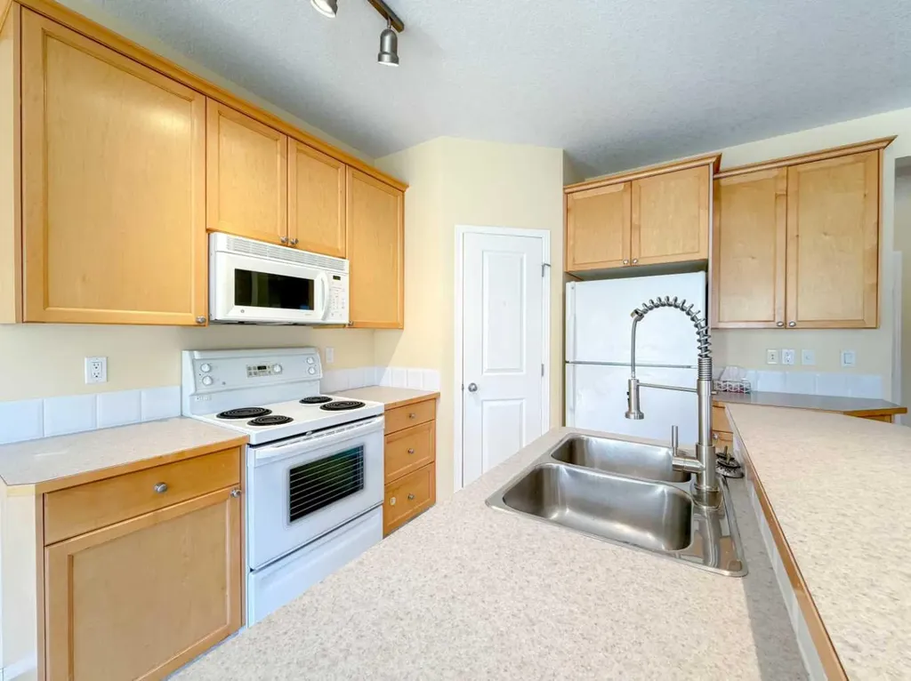 21 Panamount Hill NW Calgary AB T3K5R8