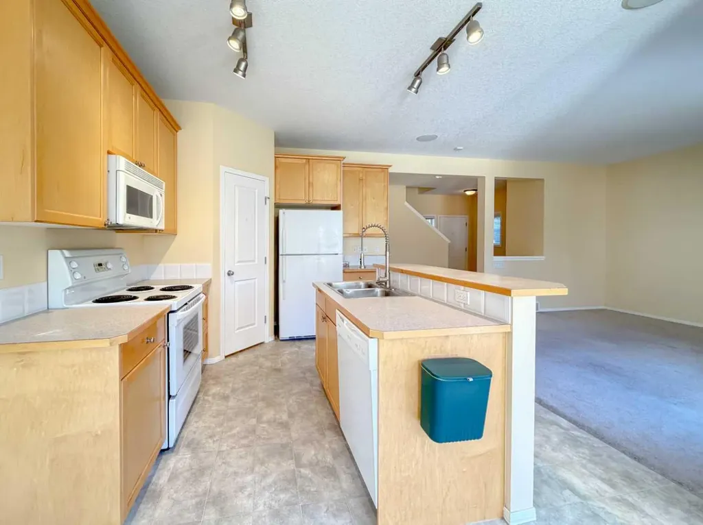 21 Panamount Hill NW Calgary AB T3K5R8