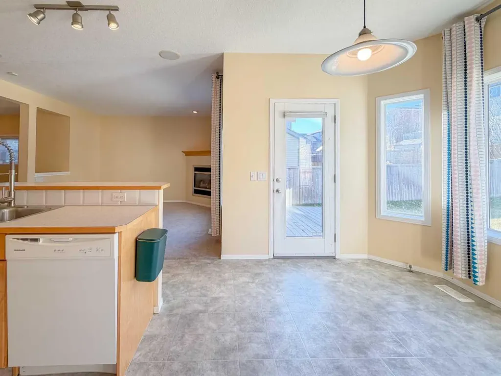 21 Panamount Hill NW Calgary AB T3K5R8