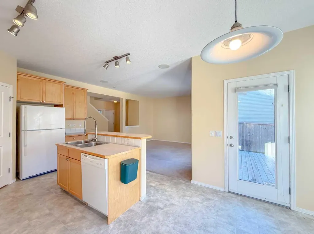 21 Panamount Hill NW Calgary AB T3K5R8