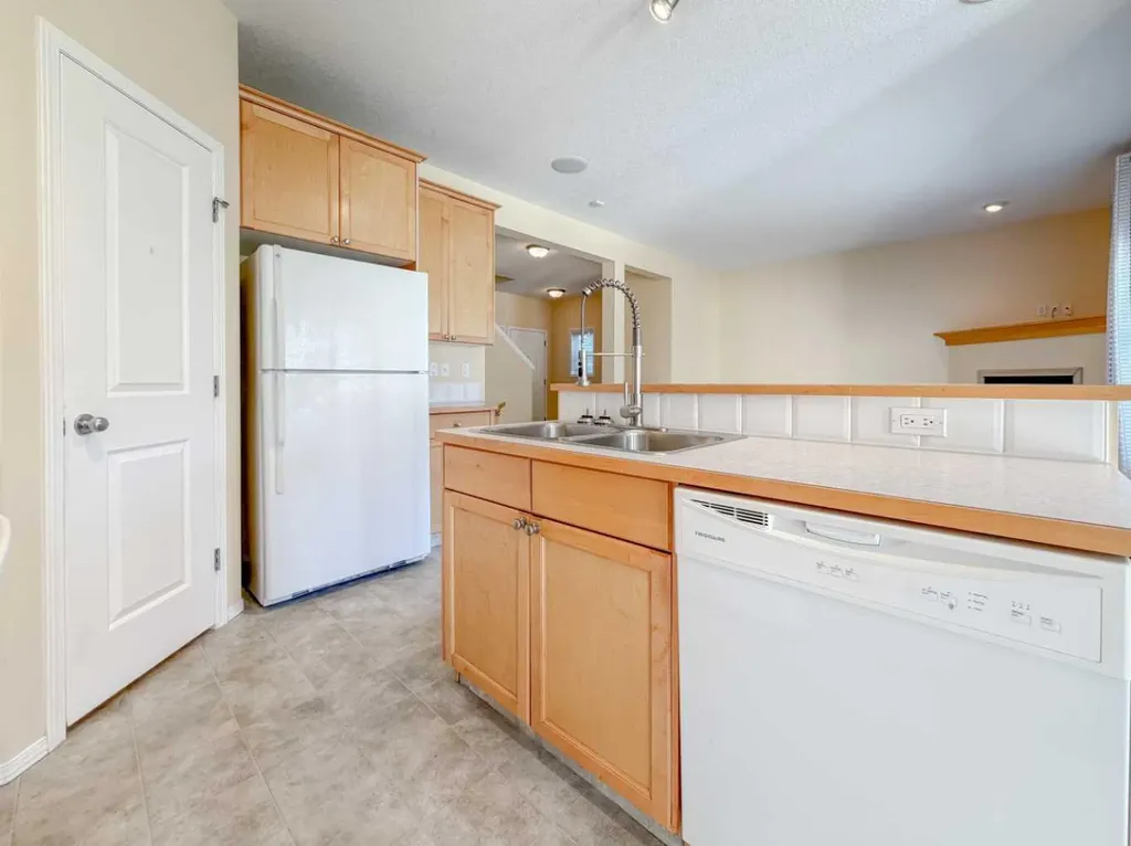 21 Panamount Hill NW Calgary AB T3K5R8