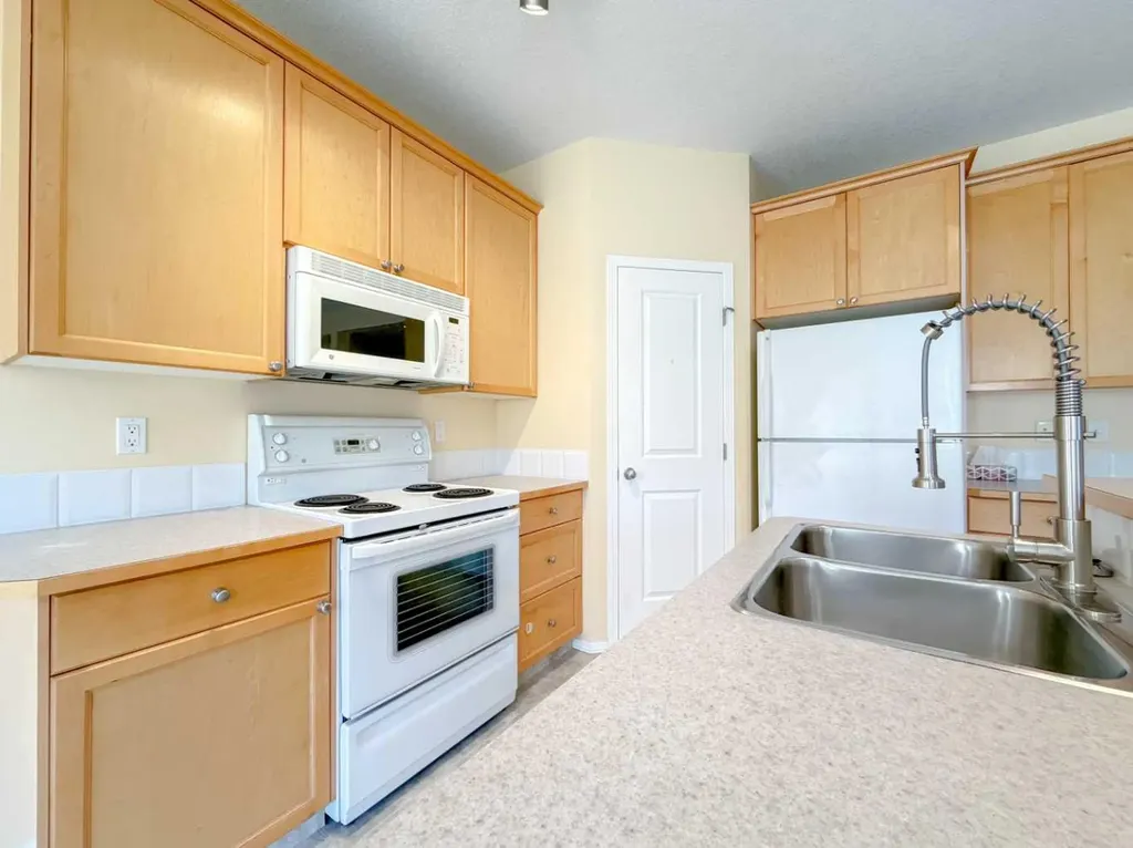 21 Panamount Hill NW Calgary AB T3K5R8