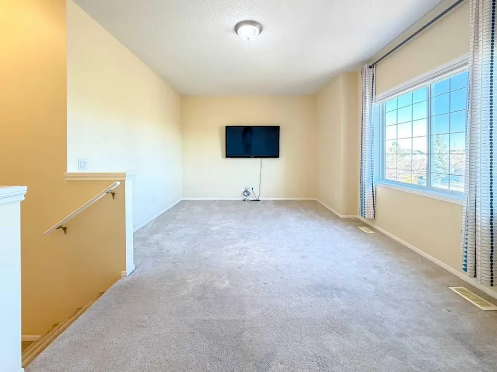 21 Panamount Hill NW Calgary AB T3K5R8