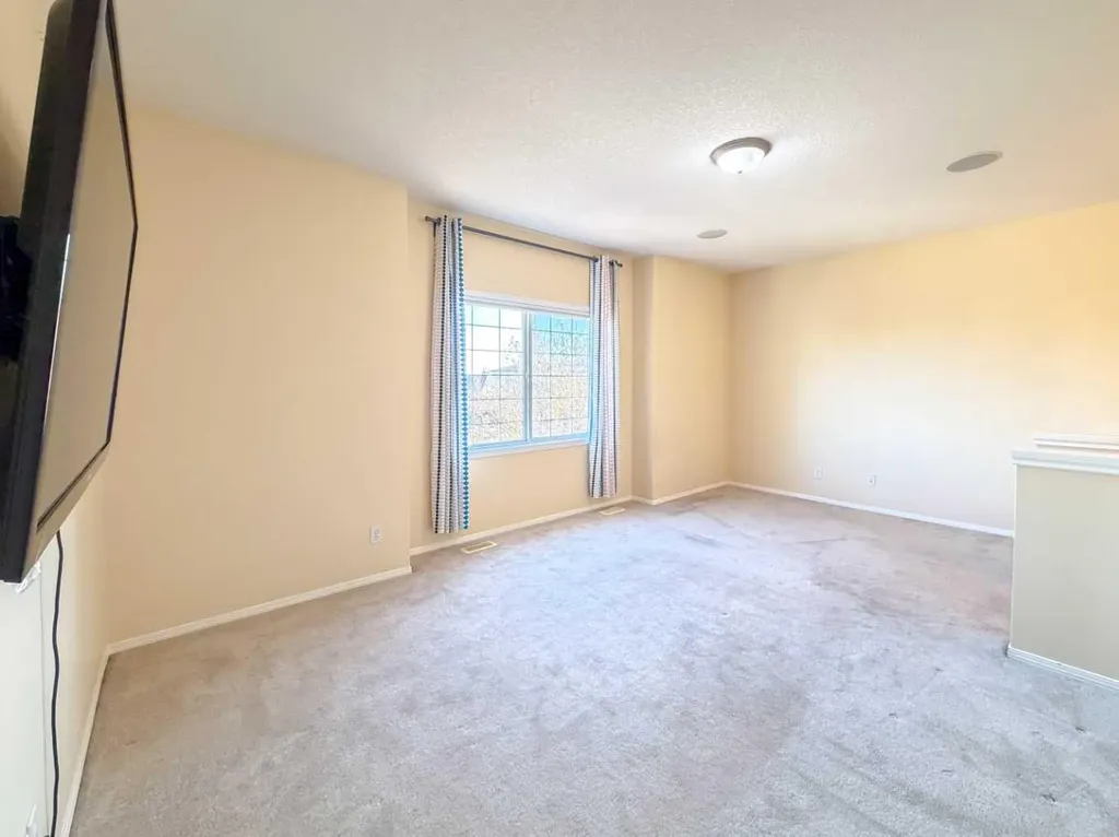 21 Panamount Hill NW Calgary AB T3K5R8
