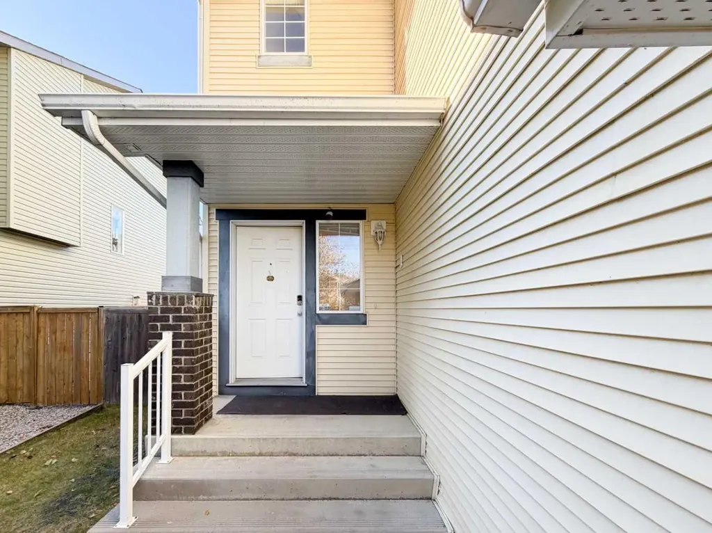 21 Panamount Hill NW Calgary AB T3K5R8