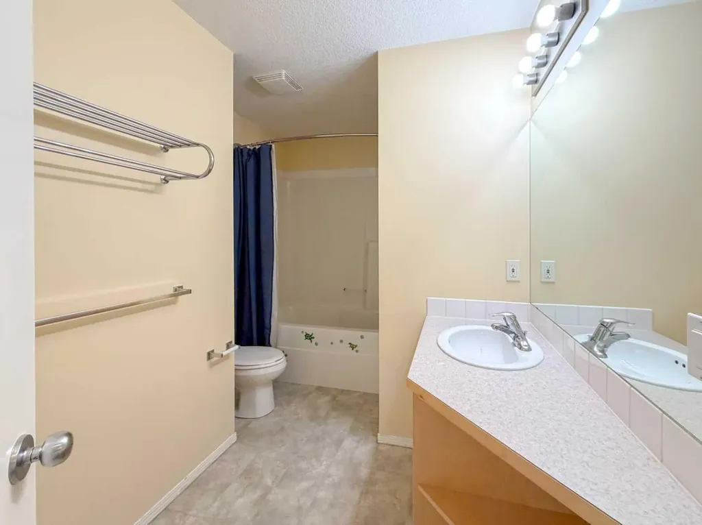 21 Panamount Hill NW Calgary AB T3K5R8
