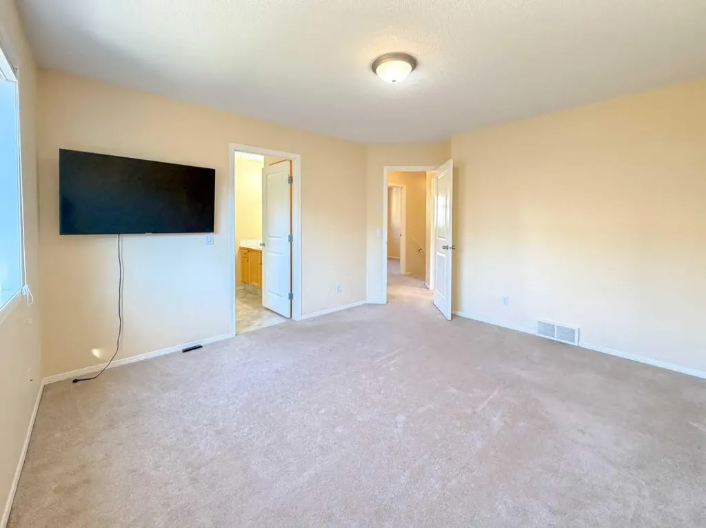 21 Panamount Hill NW Calgary AB T3K5R8