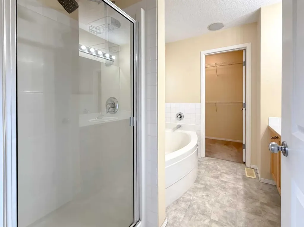 21 Panamount Hill NW Calgary AB T3K5R8
