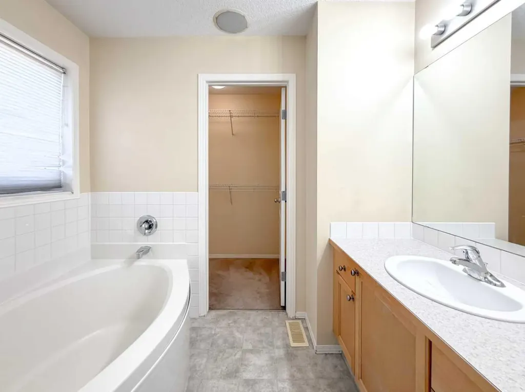 21 Panamount Hill NW Calgary AB T3K5R8