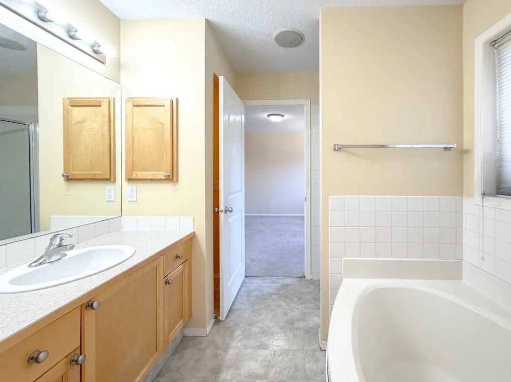 21 Panamount Hill NW Calgary AB T3K5R8