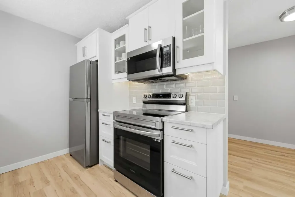 6 Mckernan Place SE Calgary AB T2Z 1T1