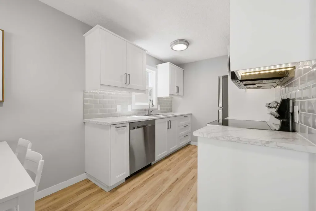 6 Mckernan Place SE Calgary AB T2Z 1T1