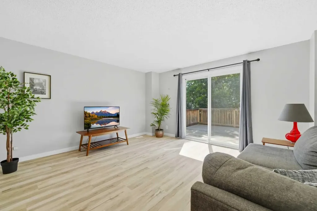 6 Mckernan Place SE Calgary AB T2Z 1T1