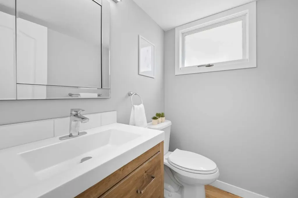 6 Mckernan Place SE Calgary AB T2Z 1T1