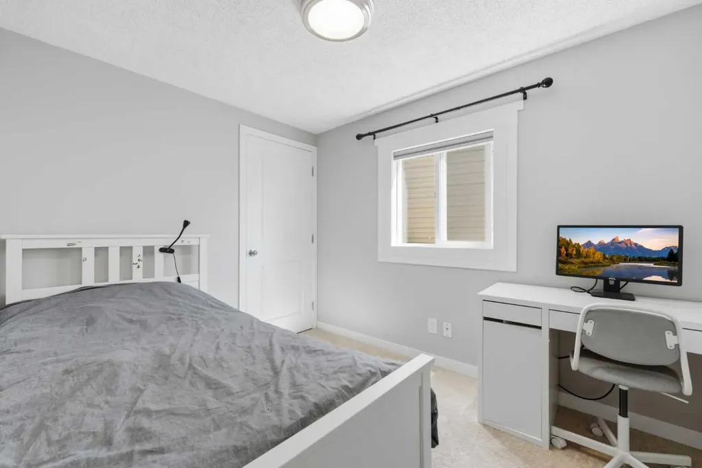 6 Mckernan Place SE Calgary AB T2Z 1T1