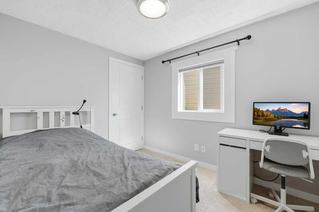 6 Mckernan Place SE Calgary AB T2Z 1T1