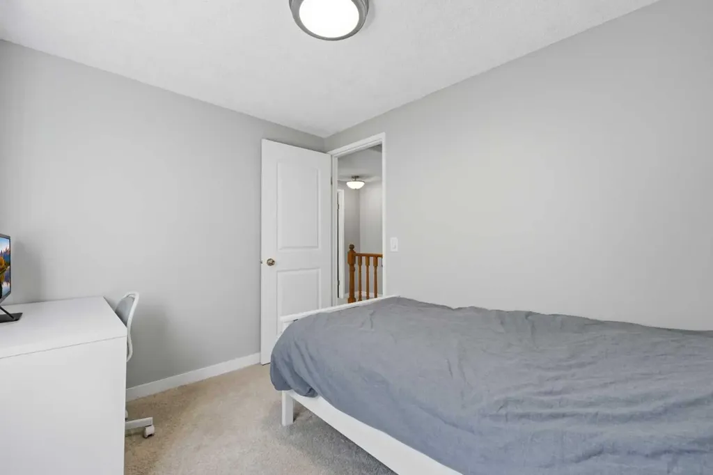 6 Mckernan Place SE Calgary AB T2Z 1T1
