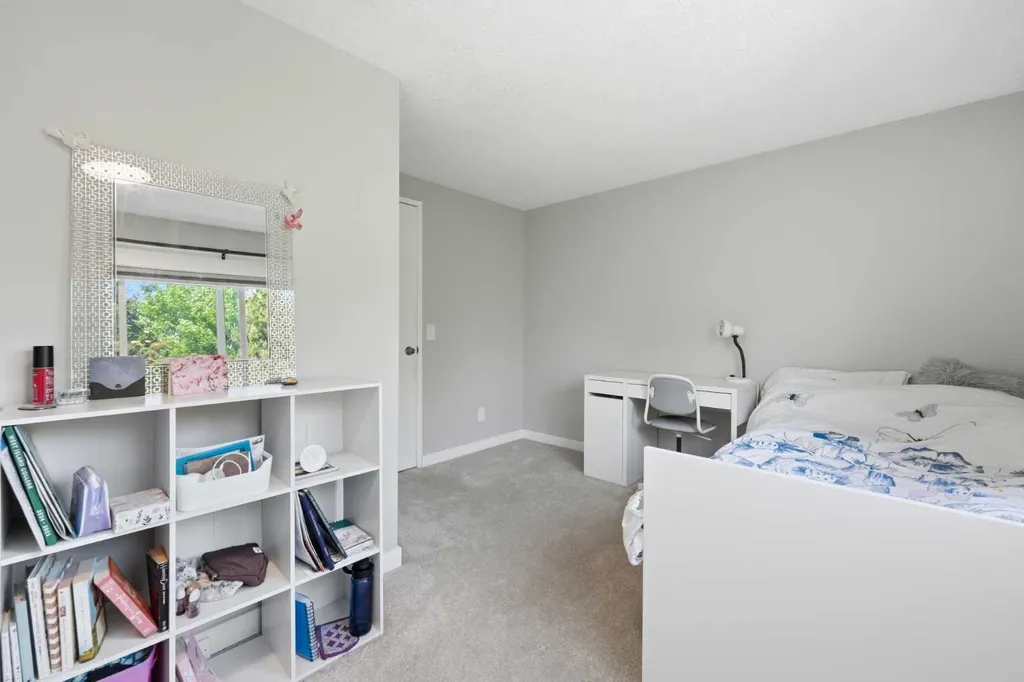 6 Mckernan Place SE Calgary AB T2Z 1T1