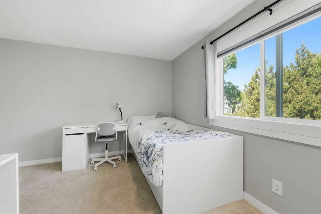 6 Mckernan Place SE Calgary AB T2Z 1T1