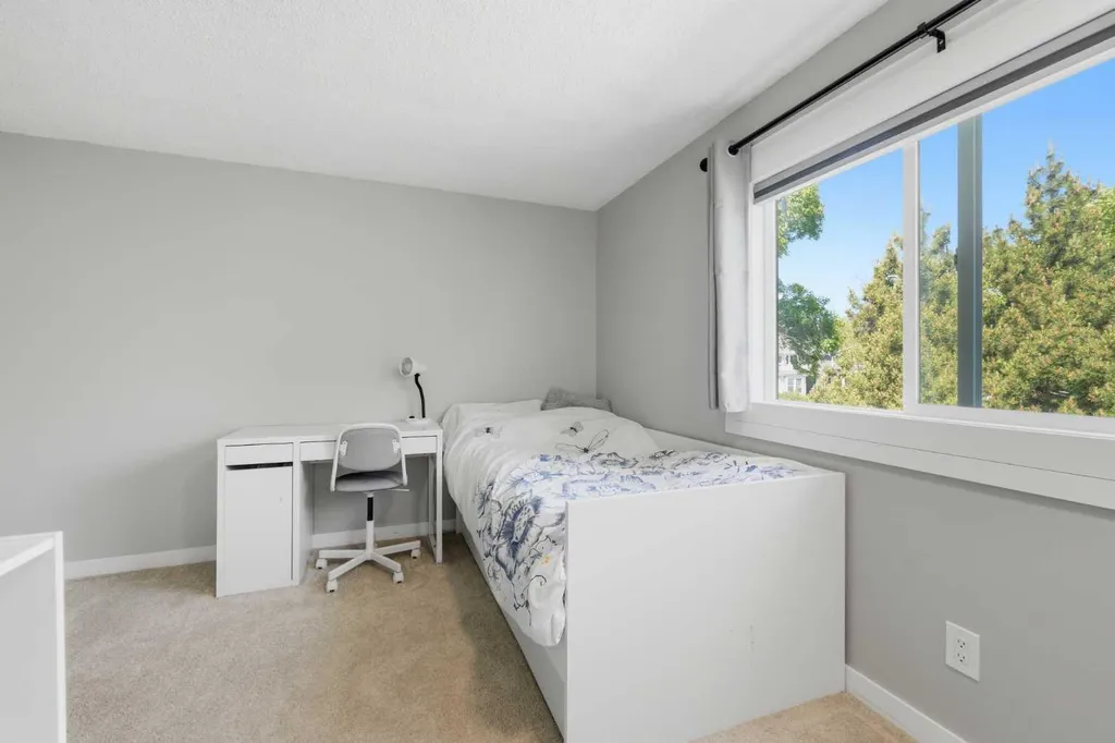 6 Mckernan Place SE Calgary AB T2Z 1T1
