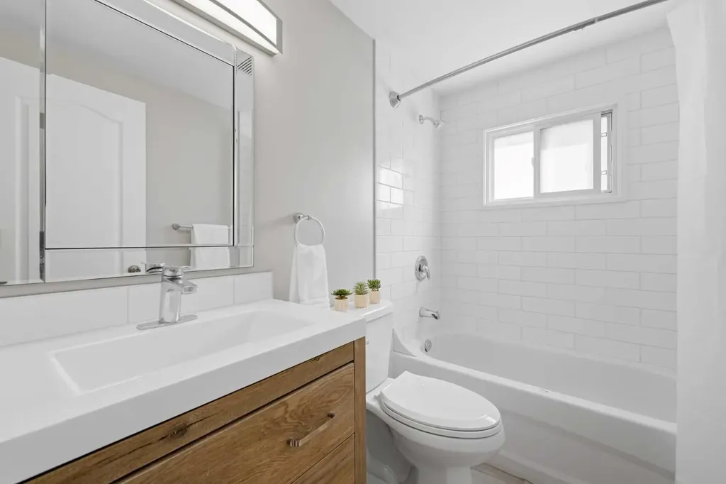 6 Mckernan Place SE Calgary AB T2Z 1T1
